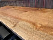 �ۃe�[�u��